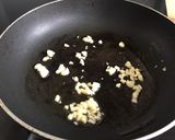 Foto del paso 1 de la receta: Merluza asada con champis y calabacín
