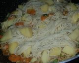A picture of step 7 of Vegetable garlic spaghetti with potatoes.