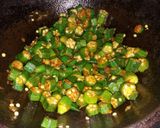 A picture of step 5 of Vendaikkai fry(lady's finger).