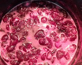 Foto del paso 1 de la receta: Chupitos de helado de cerezas con chip de chocolate