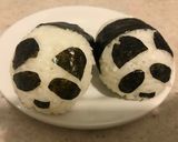 Foto del paso 8 de la receta: Onigiri (Oniguiri) de Panda ~Bolita de Arroz Estilo Japonés~