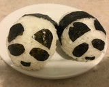 Foto del paso 8 de la receta: Onigiri (Oniguiri) de Panda ~Bolita de Arroz Estilo Japonés~