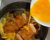 A picture of step 4 of Hire-Katsudon (fried fillet pork on rice).