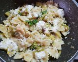 Foto del passaggio 8 della ricetta Farfalle alla crema scalogno