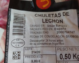Foto del paso 3 de la receta: Chuletas de lechón con ajos tiernos, verduras y miel