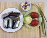 Hình bước làm 1 của món Cá thu đao kho cà chua