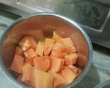A picture of step 1 of Papaya Shake.
