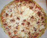 Foto del paso 5 de la receta: Pizza de atún con base de calabacín