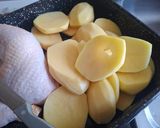 Pas rețetă Friptură țărănească de pui cu garnitură de cartofi și salată de varză 1 fotografie