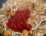 Foto del paso 2 de la receta: Arroz negro con frutos del mar