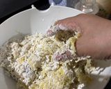 Foto langkah ke 3 dari resep Crispy Melted Cheese Hashbrowns.