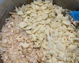 Hình bước làm 3 của món White Chocolate Macadamia Nut Cookies