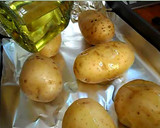 Foto del paso 3 de la receta: Patatas rellenas a las finas hierbas