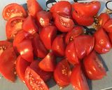 Une image de l'étape 4 de Salade aux trois tomates, concombres et persil.