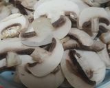 Foto langkah ke 1 dari resep Sup Krim Jamur Kancing (Champignon) (86).