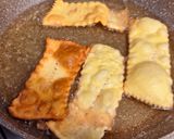 Foto del passaggio 2 della ricetta Chiacchiere di carnevale servite con ricotta