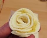Foto del passaggio 5 della ricetta Dolci di sfoglia al limone a forma di rosa con lemon curd
