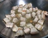 A picture of step 1 of Vermicelli In Pork Belly Soup.