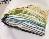 صورة لخطوة 8 من وصفة كيكة الكريب بألوان قوس قزح 🌈🦄✨
