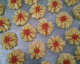 Foto langkah ke 4 dari resep Kue semprit renyah selai nenas.