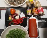 Foto langkah ke 1 dari resep Kerang Dara Saus Padang.