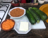 Foto del paso 1 de la receta: Calabacines rellenos con gratinado de queso de oveja y salsa de pimientos del piquillo