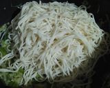 A picture of step 4 of Veg Hakka Noodles.