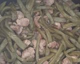 Foto del paso 8 de la receta: Carne de puerco con nopales en salsa de chile mora