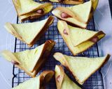 Foto langkah ke 5 dari resep Sosis Keju French Toast.