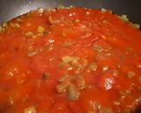 Foto del paso 3 de la receta: Pisto de tomate y pimiento con huevo cocido