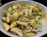 Mézes-fűszeres sült csirkecomb újburgonya-alma-hagyma ágyon 🍯🍗🥔🍎🧅 recept fázis 3 fotója