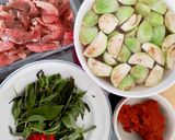 รูปขั้นตอนการทำที่ 1 ของ (คลีน)ผัดพริกแกงหมูใส่มะเขือ