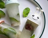 Gambar langkah 6 resipi Lemon Asam Boi Popsicle.