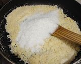 रवा कोकोनट बर्फी (Rava coconut brafi recipe in Hindi) रेसिपी चरण 2 फोटो