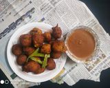 A picture of step 5 of Chana dal Methi banana pakoda.