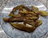 Foto del paso 1 de la receta: Pizza de muzzarella con morrón verde y aceitunas negras