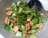 Foto langkah ke 2 dari resep Tumis Pakcoy Tahu Pasek.