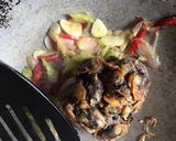 Foto langkah ke 2 dari resep Kerang Goreng Mentega.