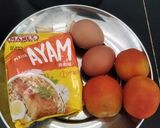 Gambar langkah 1 resipi Tomato Egg Noodles 🍅 + 🥚= 🍜.