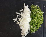 Foto del paso 2 de la receta: Tortilla de patata con pimiento y cebolla
