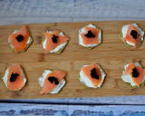 Foto del paso 1 de la receta: Canapés de salmón