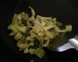 Foto langkah ke 5 dari resep Sup tulang muda bb sayur asin.
