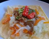 Foto langkah ke 3 dari resep Telur dadar + sayur siram saus kacang.