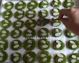 Foto langkah ke 4 dari resep Matcha Almond Cookies.