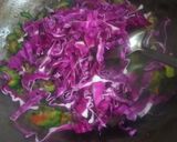 Foto langkah ke 3 dari resep Tumis Pare Kol Ungu.