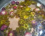 Une image de l'étape 2 de Sirop des queues de fraise 🍓.