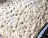 Foto del paso 3 de la receta: Focaccia de tomate cherry, olivas negras y romero