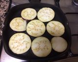 Foto del paso 2 de la receta Mini pizzas de berenjena