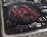 A picture of step 1 of Peruvian Stir-Fried Noodles (Tallarín Saltado Criollo).