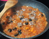 Foto del paso 2 de la receta: Espirales con aceitunas negras y anchoas